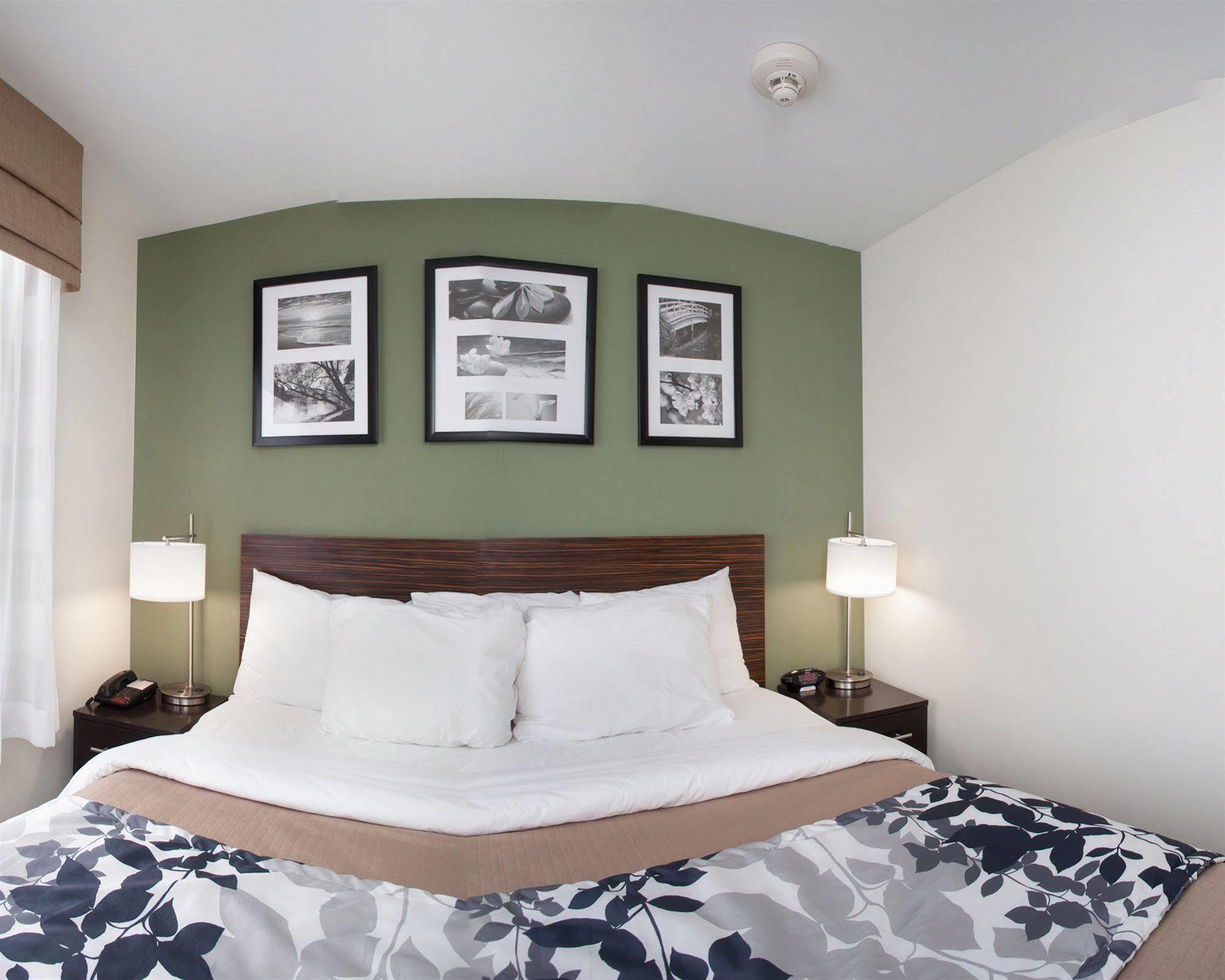Days Inn By Wyndham Brooklyn Borough Park New York Extérieur photo